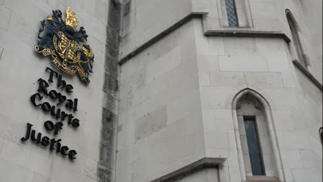 Close-to-The-Royal-Court-Of-Justice,-London,-United-Kingdom