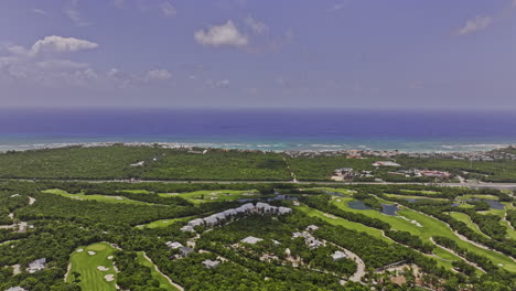 Akumal-Mexico-Aerial-V12-Flyover-über-Den-Golfplatz-Riviera-Maya,-Der-Gran-Bahia-Principe-Resorts-Einfängt,-Umgeben-Von-Natürlicher-Landschaft-Und-Weitem-Meerblick-–-Aufgenommen-Mit-Mavic-3-Pro-Cine-–-Juli-2023