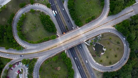 Aerial-of-symmetrical-intersection-on-highway-in-Xalapa-City,-Veracruz-State---Mexico