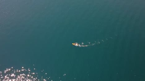Kayak-En-El-Lago-En-Montenegro
