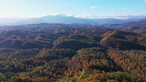 Aerial-View-of-the-Smoky-Mountains,-Rolling-Hills,-Pigeon-Forge,-Gatlinburg,-Sevierville,-TN