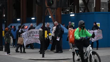 La-Policía-Junto-A-Los-Manifestantes-De-Gaza-En-Oxford-Street