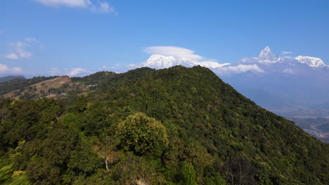 Vistas-Increíbles-De-Exuberantes-Montañas-Sobre-Los-Lagos-De-La-Ciudad-De-Pokhara-En-Nepal,-Sur-De-Asia