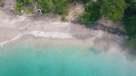 Drone-top-view-of-Playa-Penca-in-Guanacaste,-Costa-Rica