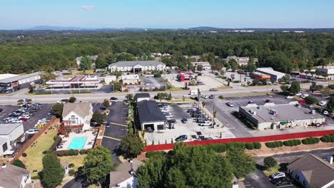 Community-Car-Wash,-Slow-Drone-Pan-with-Mountains-in-Background,-Mauldin-South-Carolina