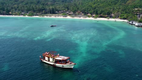 Tourist-boat-sits-isolated-near-beautiful-Thai-scenic-coastline
