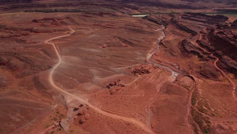 Drone-shot-panning-up-slowly-showing-off-road-trails-outside-of-Moab,-Utah