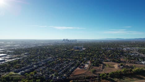 Drone-aerial-view-of-the-suburbs-outside-of-Denver,-CO-on-a-sunny-day
