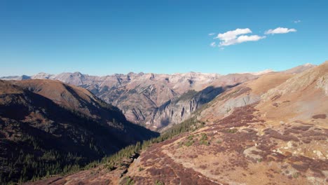 Drone-fly-through-shot-of-the-san-juan-mountains-outside-of-Telluride,-CO