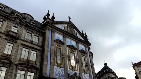 Facade-of-Church-of-St-Anthony's-Congregation-with-blue-and-white-tiles,-tilt-down