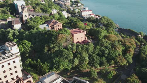 Fort-Santo-Domingo-Inmitten-üppiger-Vegetation-Mit-Küstenstadtkulisse-Aus-Der-Luft