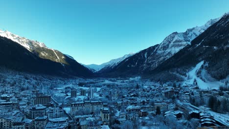 Cold-winter-morning-in-the-Ski-town-and-Village-of-Chamonix,-France-in-the-European-Alps-mountains