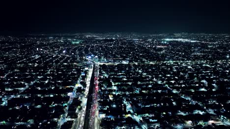 Seitliche-Aufnahme-Von-Mexiko-Stadt-Bei-Nacht,-Blick-Auf-Das-Wohngebiet