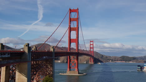 Golden-Gate-Bridge---The-Iconic-and-Mesmerizing-Landmark-in-San-Francisco,-California---Wide-Shot