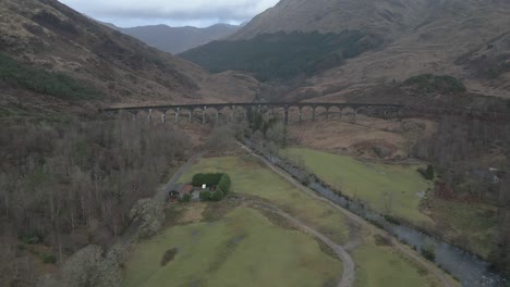 The-historic-glenfinnan-viaduct-in-scotland-with-lush-landscape,-aerial-view