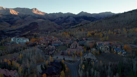 Drone-shot-over-mountain-village-in-telluride,-Colorado-during-the-fall-season