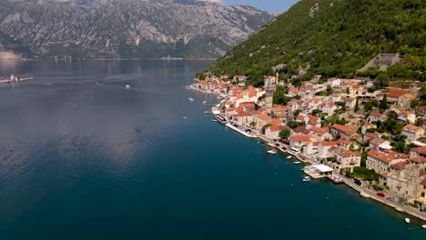 Perast,-Montenegro---Alte-Mittelalterliche-Stadt-An-Der-Küste-Der-Bucht-Von-Boka-Kotor