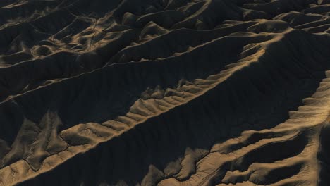 Wrinkled-sandstone-ridges-form-strange-landscape-at-Factory-Butte,-Utah