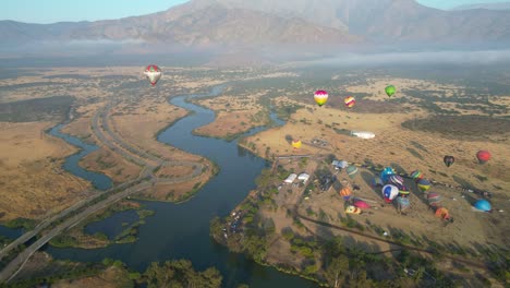 Festival-Internacional-De-Globos-Aerostáticos-Volando-En-Laguna-Caren-Chile