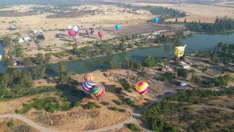 SpongeBob-Heißluftballon-Fliegt-über-Die-Lagune-Von-Caren,-Chile