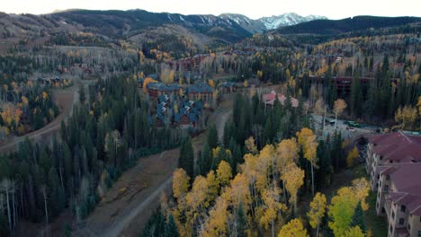 drone-shot-scaling-up-the-side-of-the-mountain-in-mountain-village,-colorado