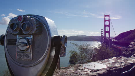 Coin-operated-Binoculars-With-Golden-Gate-Bridge-In-California,-USA