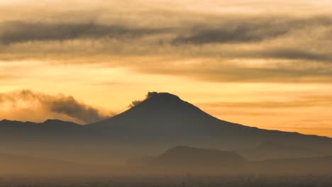 Unique-Shot-Of-Strong-Volcano-In-Popocatepetl-At-Sunrise,-Mexico-City