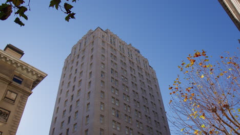 Der-Clay-Jones-Tower-In-San-Francisco,-Kalifornien-–-Aufnahme-Aus-Niedrigem-Winkel