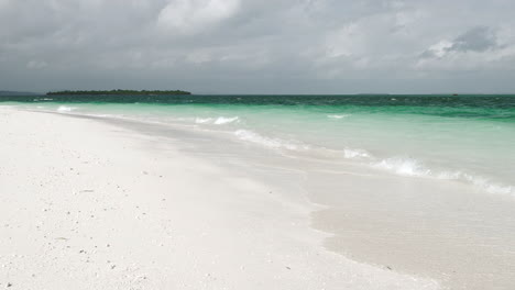 Awesome-shot-of-white-sandy-beach-and-turquoise-ocean-in-zanzibar-at-overcast-day,-tanzania