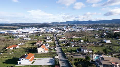 Industriegebiet-Und-Landschaft-Fundão-In-Castelo-Branco,-Portugal---Luftaufnahme
