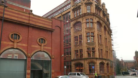 Casa-Canadiense-Con-Edificio-De-Oficinas-De-Estilo-Art-Nouveau-En-Manchester,-Inglaterra.