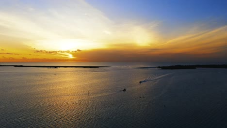 Sonnenuntergang-Von-Einer-Drohne-Auf-Dem-Damm-Von-Dunedin