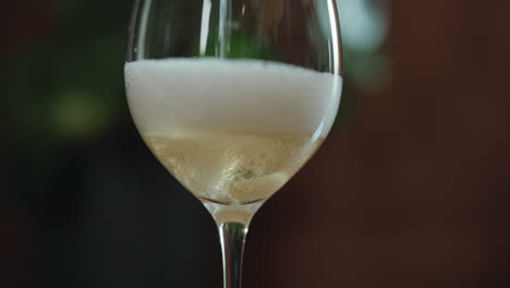 Pouring-of-Champagne-degustation-at-a-French-restaurant