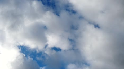 Zeitraffer-Von-Himmel-Und-Wolken-Während-Des-Tages