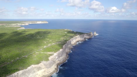 Coastline-and-cliffs-of-Porte-d'Enfer,-Guadeloupe