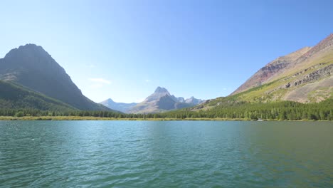 Sinopah-Mountain-Am-Ende-Von-Zwei-Medicine-Lakes-Im-Glacier-National-Park