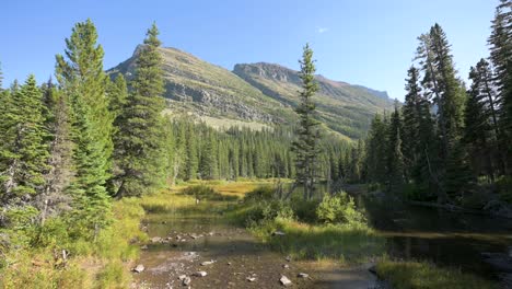 Aster-Creek-Läuft-Vom-Mount-Henry-In-Zwei-Medicine-Lakes-Im-Glacier-National-Park,-Statisch