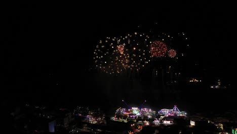Espectáculo-De-Fuegos-Artificiales-Víspera-De-Año-Nuevo-Celebración-Festival-Festividad-Colorido-Explosivo