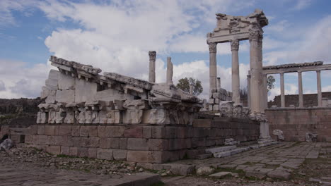 Las-Antiguas-Ruinas-Del-Templo-De-Trajano-En-Pérgamo