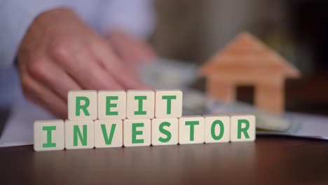 Concept-of-investing-in-a-REIT-fund-with-cash