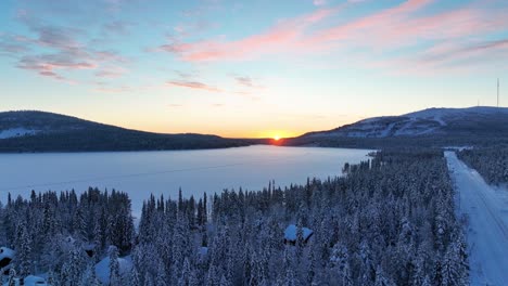 Frozen-Lake-Of-Pyhajarvi-During-Sunset-In-Lapland,-Finland