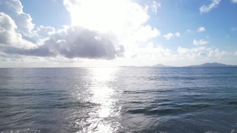 Silberreflexionen-Auf-Dem-Meerwasser,-Guadeloupe