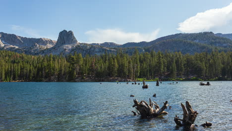 Crystal-Crag-Summit-From-Lake-Mary-In-Mammoth-Lakes-California,-USA