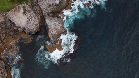 Waves-Crashing-On-Rocky-Shore-Of-Little-Bay-Beach-In-Sydney,-New-South-Wales,-Australia---Aerial-Top-Down