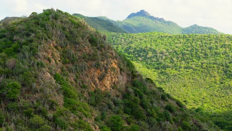 Aerial-telephoto-reveal-of-Christoffelberg-mountain-hills-in-Curacao