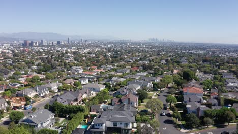 Volando-Por-Encima-De-Casas-Y-Comunidades-Residenciales-De-Century-City,-Los-Ángeles,-California,-EE.UU.