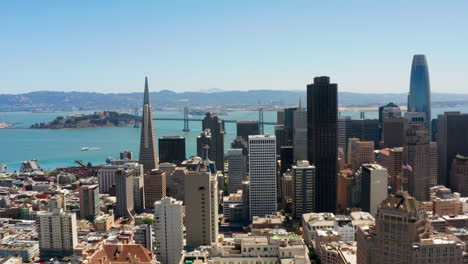 Elevate-your-visuals-with-a-dynamic-push-drone-shot-over-the-scenic-landscapes-of-San-Francisco,-California