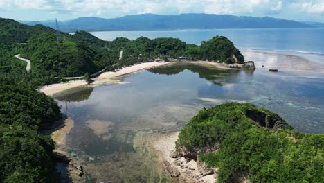 Twin-Rock-Resort-In-Virac,-Catanduanes-Mit-üppigem-Grün-Und-Klarem-Wasser,-Luftaufnahme