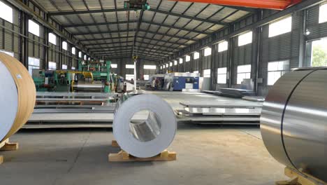 Aluminio-Enrollado,-Proceso-Dentro-De-Una-Instalación-De-Fabricación-China