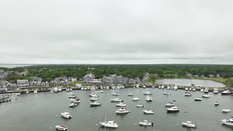 Drone-shot-of-the-Oak-Bluffs-marina-in-Martha's-Vineyard,-Massachusetts